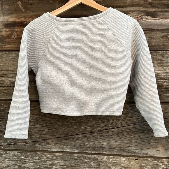 Aritzia Talula Crop Sweatshirt Small - Picture 2 of 5